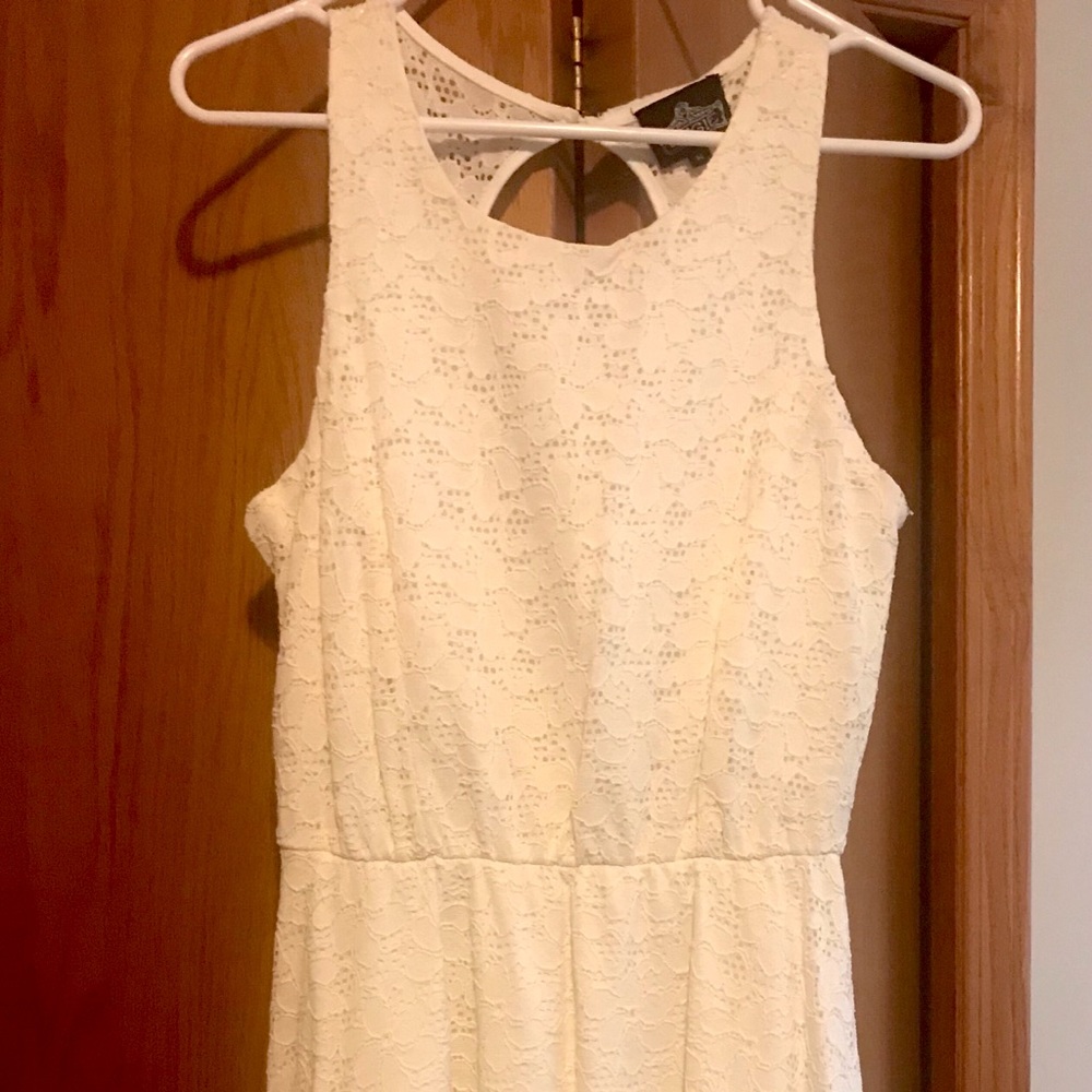 Sleeveless lace Dress